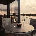 Hausboot Traumzeitboot Jutta - Exklusiver Festlieger In Perfekter Lage Am Scharmuetzelsee 바트 자로