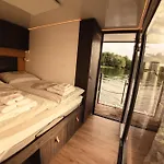 보트호텔 Hausboot Traumzeitboot Jutta - Exklusiver Festlieger In Perfekter Lage Am Scharmuetzelsee 바트 자로