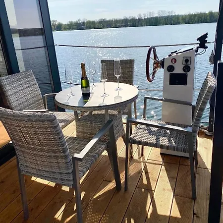 Hausboot Traumzeitboot Jutta - Exklusiver Festlieger In Perfekter Lage Am Scharmuetzelsee