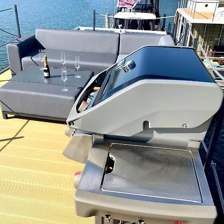 Traumzeitboot Jutta - Exklusiver Festlieger In Perfekter Lage Am Scharmuetzelsee *