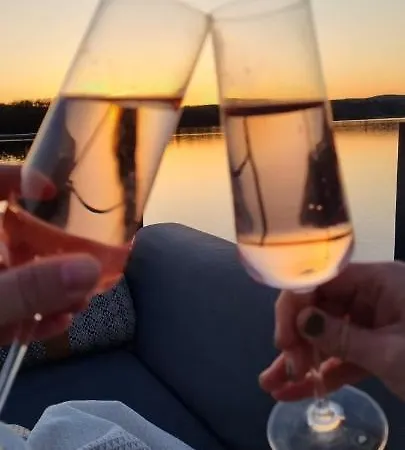 Hausboot Traumzeitboot Jutta - Exklusiver Festlieger In Perfekter Lage Am Scharmuetzelsee ספינת מלון *