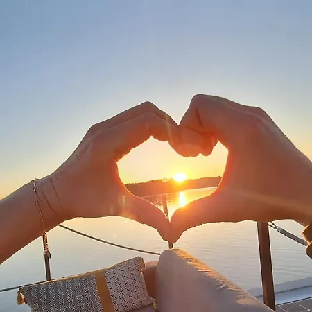 Botel Traumzeitboot Jutta - Exklusiver Festlieger In Perfekter Lage Am Scharmuetzelsee *