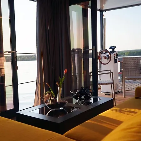 Traumzeitboot Jutta - Exklusiver Festlieger In Perfekter Lage Am Scharmuetzelsee Bad Saarow