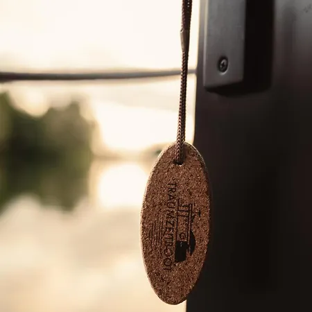 Traumzeitboot Jutta - Exklusiver Festlieger In Perfekter Lage Am Scharmuetzelsee