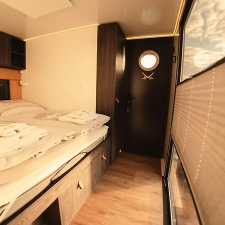 Traumzeitboot Jutta - Exklusiver Festlieger In Perfekter Lage Am Scharmuetzelsee Botel