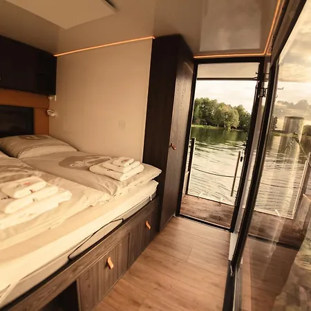 Bådhotel Hausboot Traumzeitboot Jutta - Exklusiver Festlieger In Perfekter Lage Am Scharmuetzelsee Bad Saarow