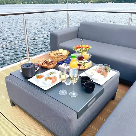 Hausboot Traumzeitboot Jutta - Exklusiver Festlieger In Perfekter Lage Am Scharmuetzelsee ספינת מלון