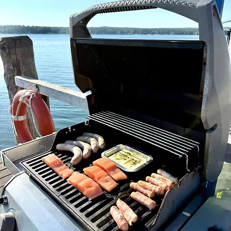 Hausboot Traumzeitboot Jutta - Exklusiver Festlieger In Perfekter Lage Am Scharmuetzelsee Botel