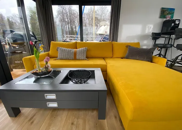 Traumzeitboot Jutta - Exklusiver Festlieger In Perfekter Lage Am Scharmuetzelsee Bad Saarow