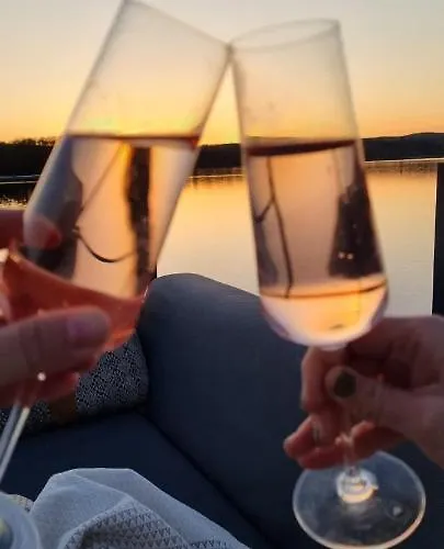 Traumzeitboot Jutta - Exklusiver Festlieger In Perfekter Lage Am Scharmuetzelsee Bateau-hôtel *