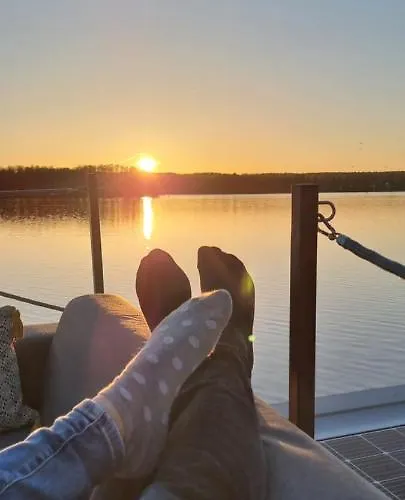 Traumzeitboot Jutta - Exklusiver Festlieger In Perfekter Lage Am Scharmuetzelsee Bateau-hôtel