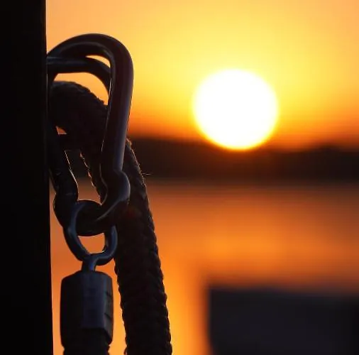 Traumzeitboot Jutta - Exklusiver Festlieger In Perfekter Lage Am Scharmuetzelsee * Bad Saarow