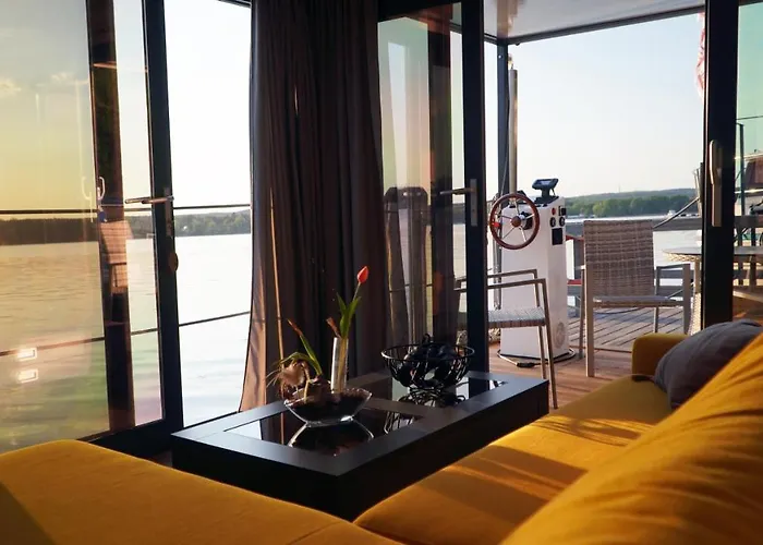 Traumzeitboot Jutta - Exklusiver Festlieger In Perfekter Lage Am Scharmuetzelsee باد سارو