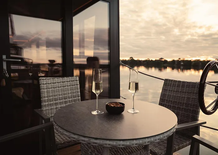 Traumzeitboot Jutta - Exklusiver Festlieger In Perfekter Lage Am Scharmuetzelsee باد سارو