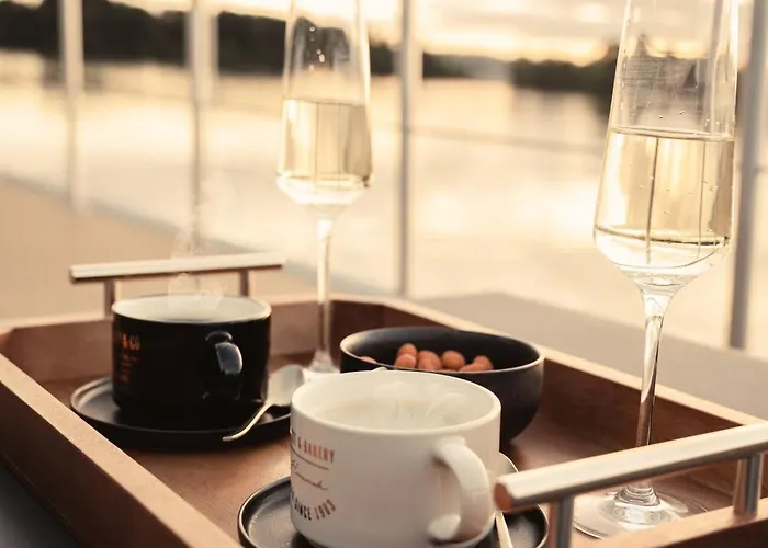 Traumzeitboot Jutta - Exklusiver Festlieger In Perfekter Lage Am Scharmuetzelsee * Bad Saarow